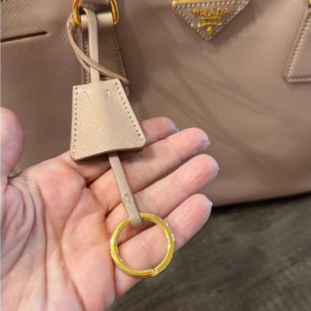 Authentic Prada Saffiano Lux Leather Satchel/Crossbody/Shoulder - Three-Way Bag - Picture 8 of 16